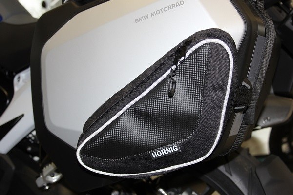 Brašničky na boční víko Vario kufru 13GS nového BMW 2023