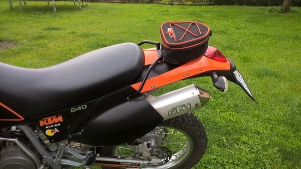 Brašnička na zadní blatník KTM – pětihranná