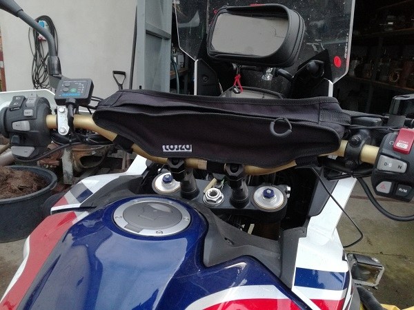 Menší brašnička na řídítka – většina motorek