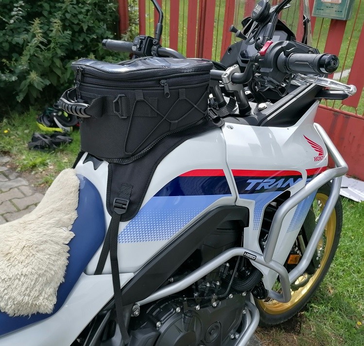 Tankruksak na nového Transalpa 750 – Enduro malé nízké, bez kapes, tvarované dno