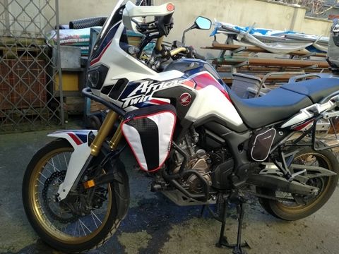 Brašny na padací rám Givi – Honda Afrika