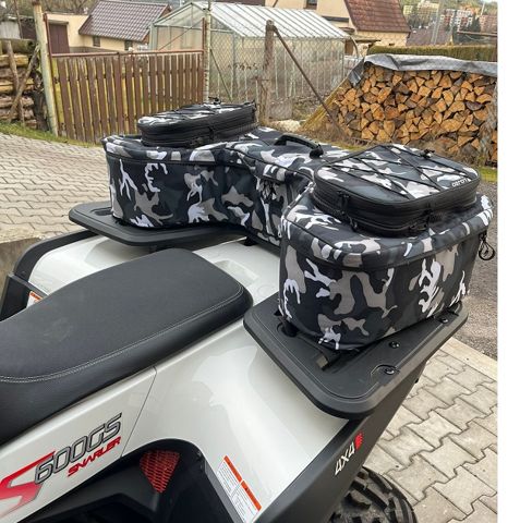 Brašna na čtyřkolku s nazipovanými plackami